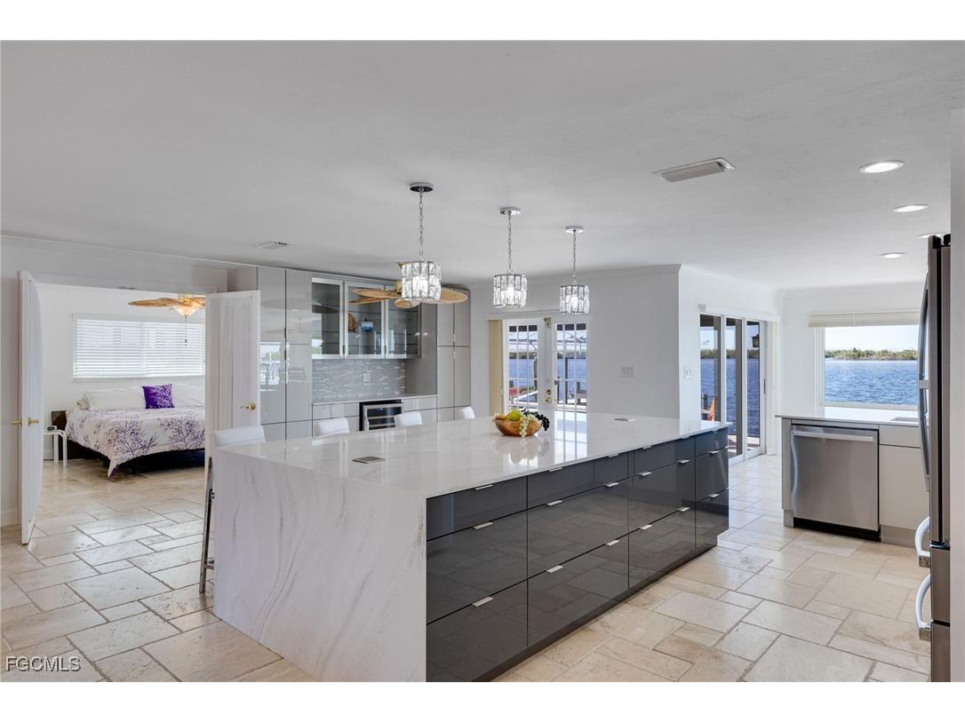 11787 Island Avenue Matlacha FL 33993 2025020598 image8