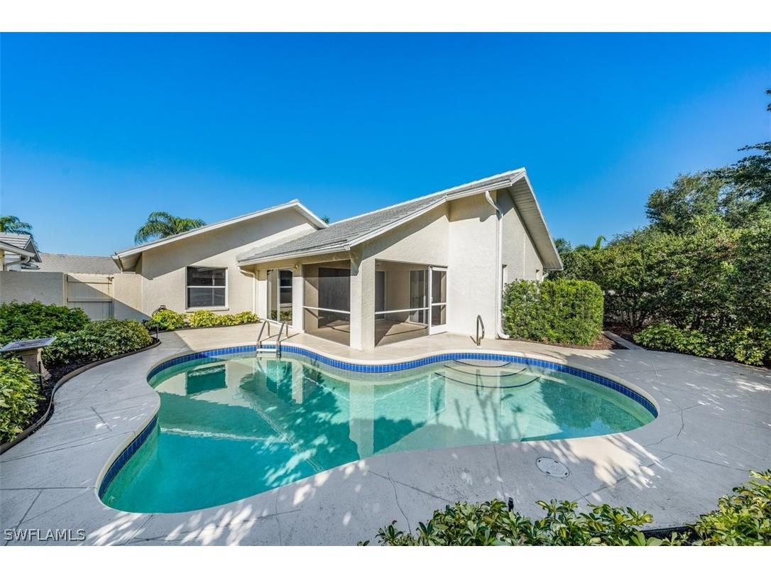 118 Fountain Circle Naples FL 34119 224038988 image1