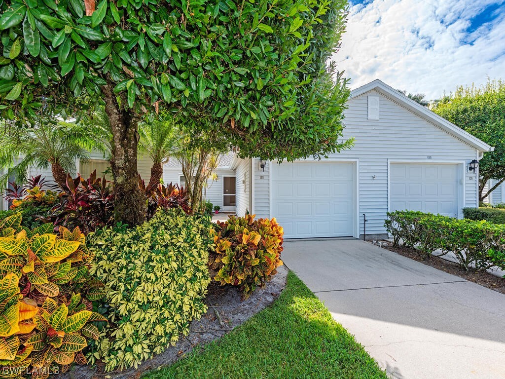 118 Quail Forest Boulevard #9 Naples FL 34105 223073191 image1