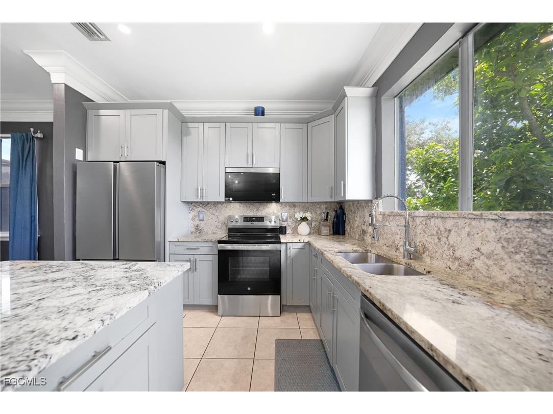 118 SW 21st Terrace Cape Coral FL 33991 2025003335 image11