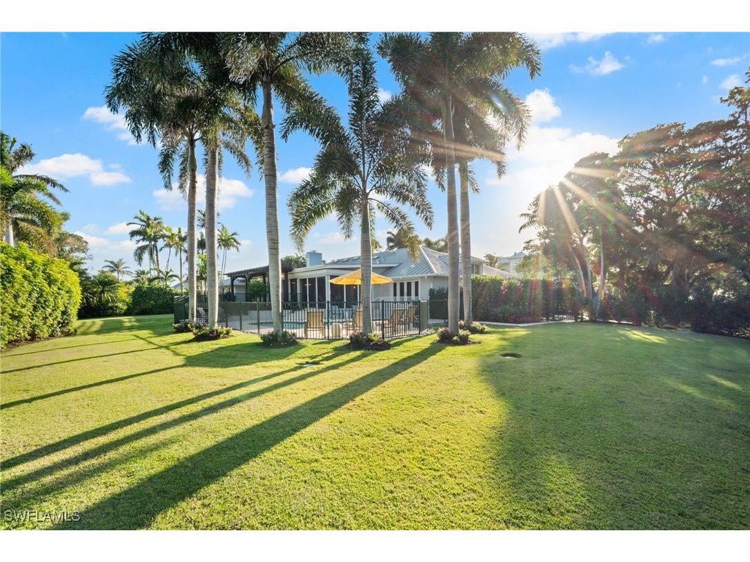 1180 Oleander Drive Naples FL 34102 225078854 image3