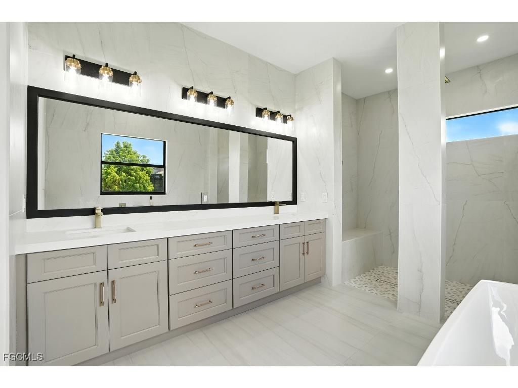 11853 Princess Grace Court Cape Coral FL 33991 2025008034 image21