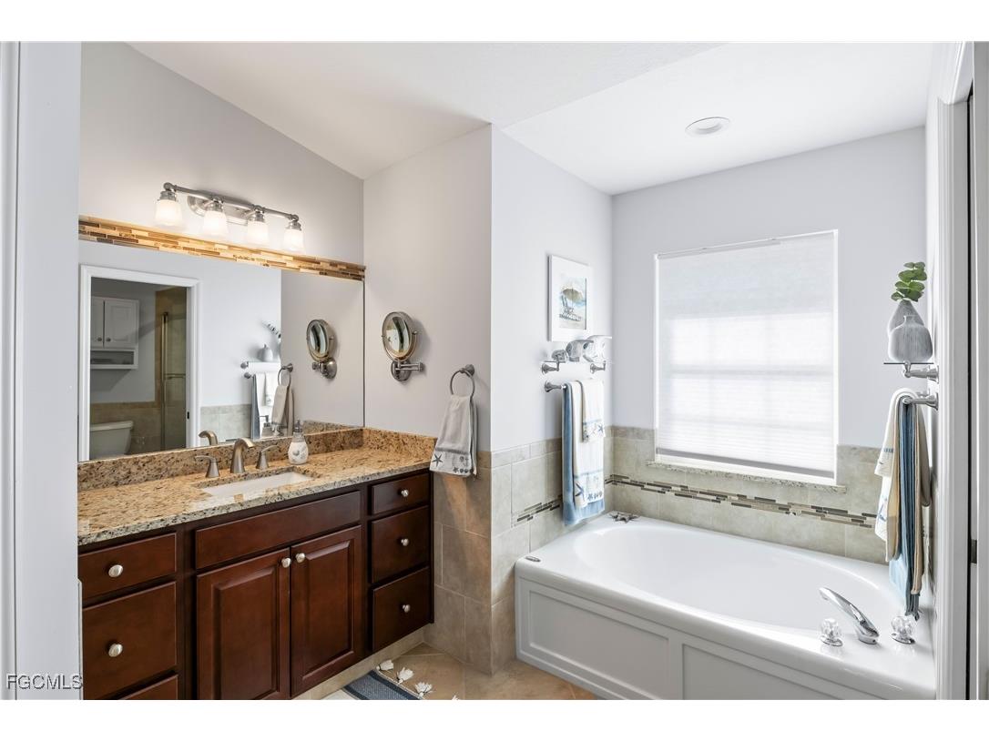 11886 Royal Tee Circle Cape Coral FL 33991 2025020205 image25