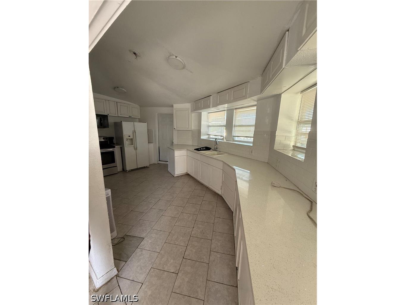 1189 N Tamiami Trail #F North Fort Myers FL 33903 226012980 image1
