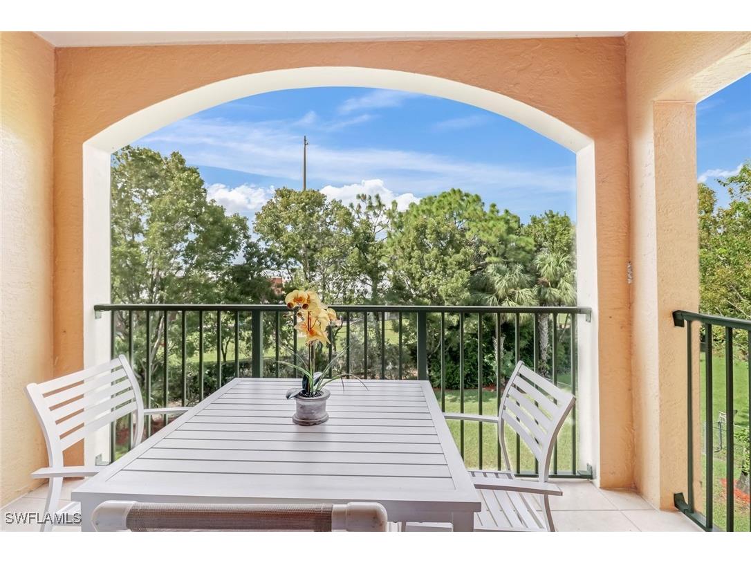 1190 Wildwood Lakes Boulevard #306 Naples FL 34104 225075587 image1