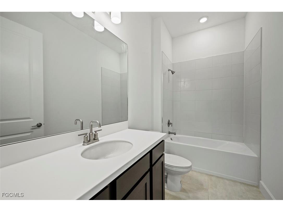 11902 Raggio Drive Fort Myers FL 33913 2025007143 image28