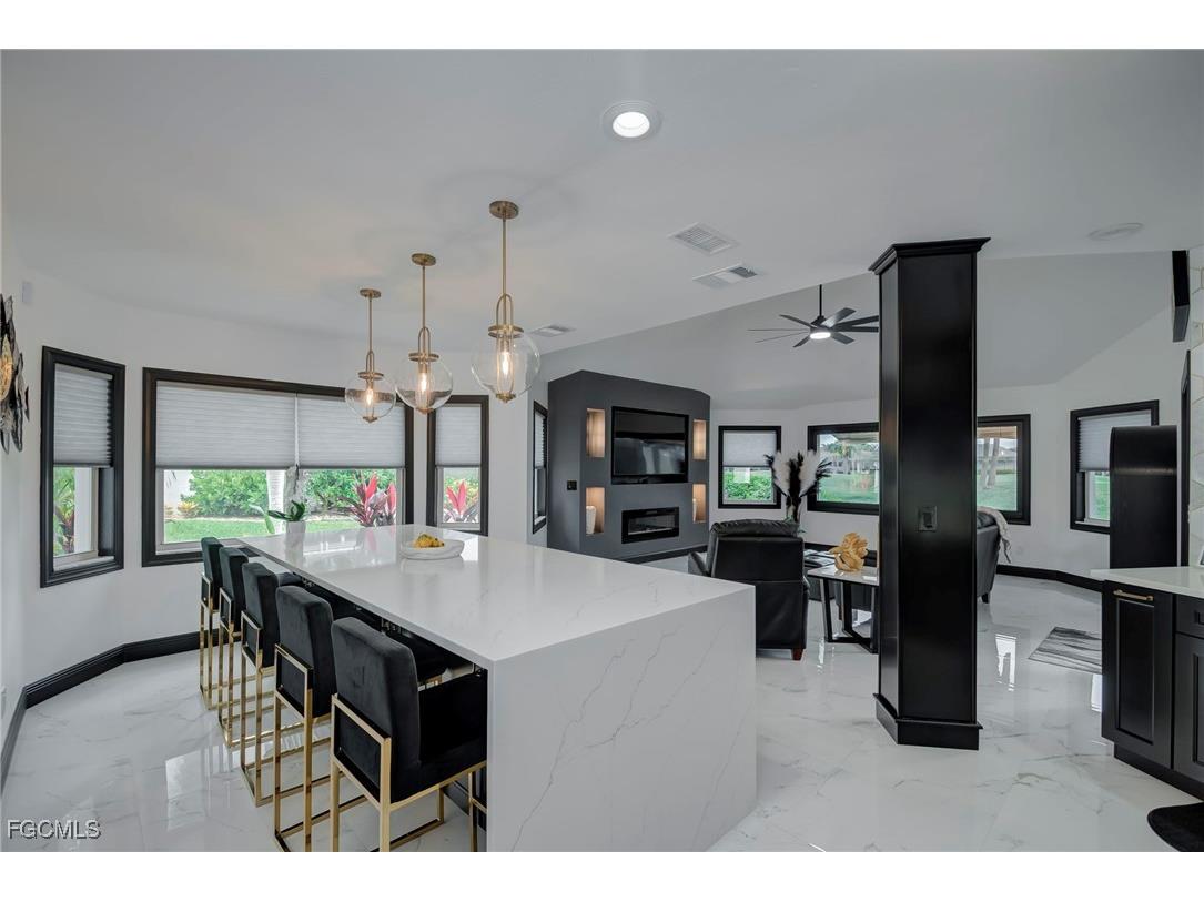 11908 King James Court Cape Coral FL 33991 2025013911 image1