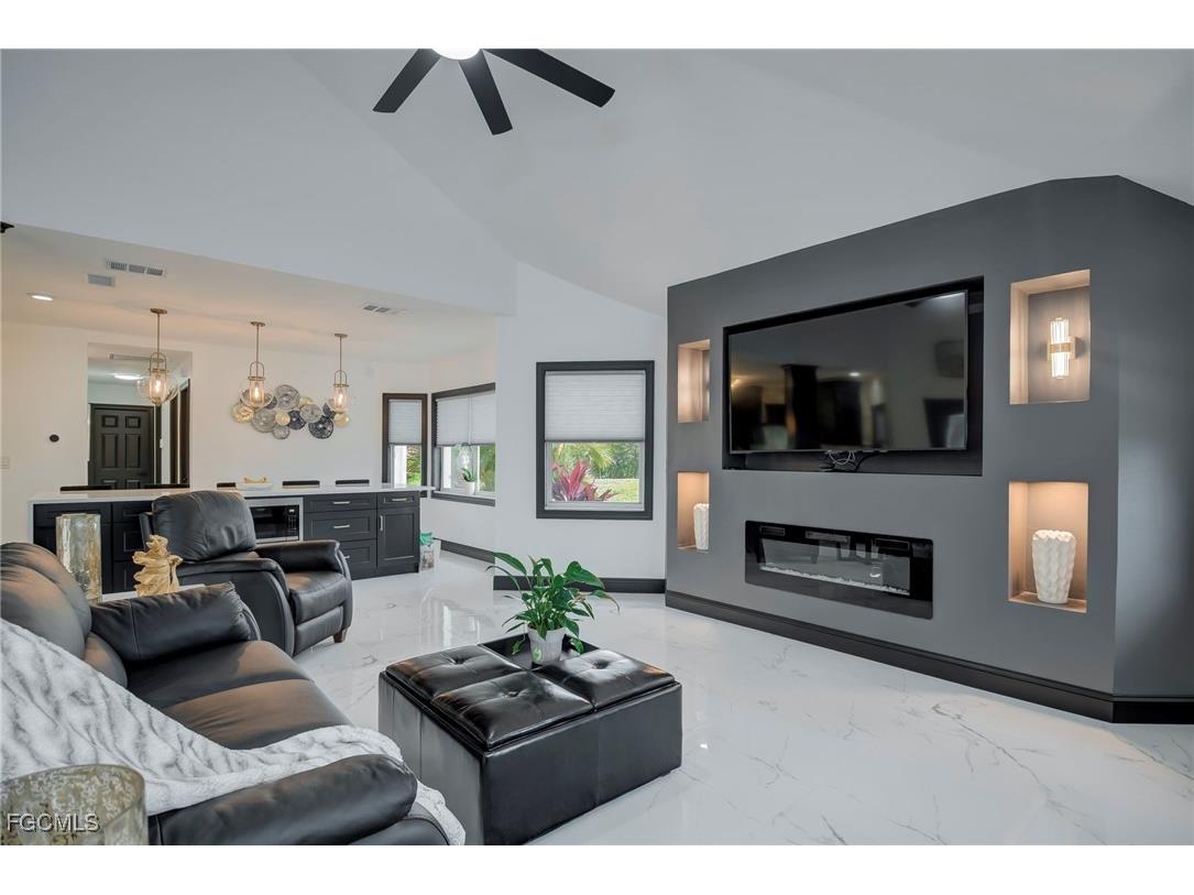 11908 King James Court Cape Coral FL 33991 2025013911 image2