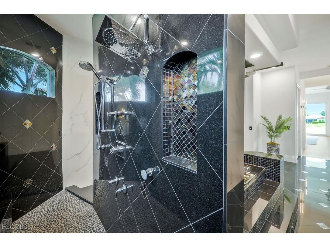 11929 Princess Grace Court Cape Coral FL 33991 2025001102 image22