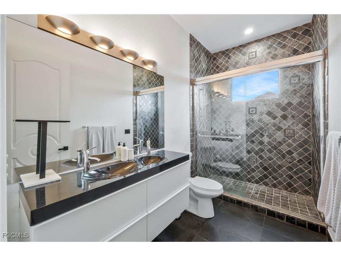 11929 Princess Grace Court Cape Coral FL 33991 2025001102 image24