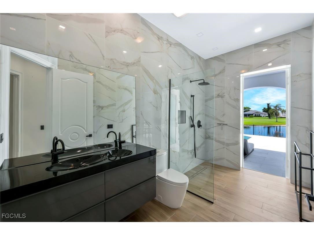 11929 Princess Grace Court Cape Coral FL 33991 2025001102 image30