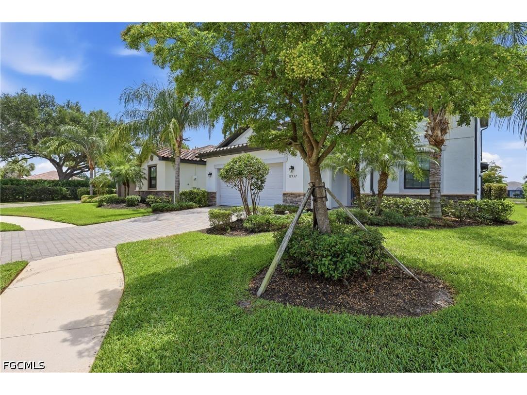11937 Silver Cobblestone Way Fort Myers FL 33913 2026020760 image4