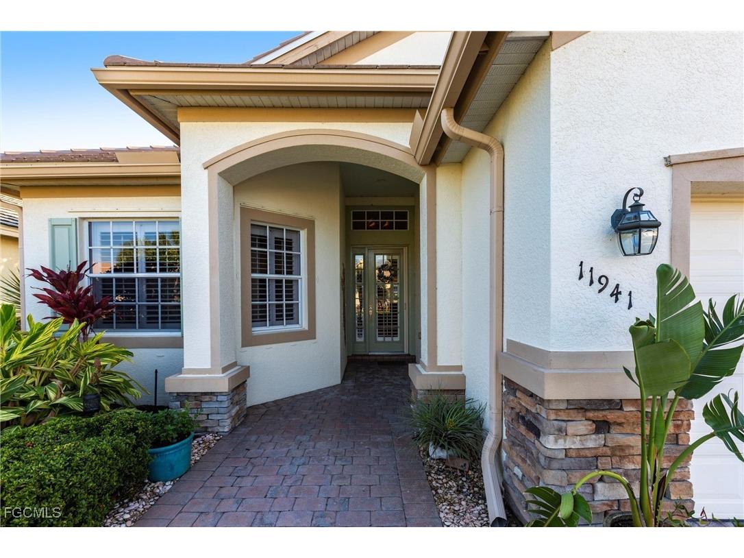 11941 Bramble Cove Drive Fort Myers FL 33905 2025010382 image5