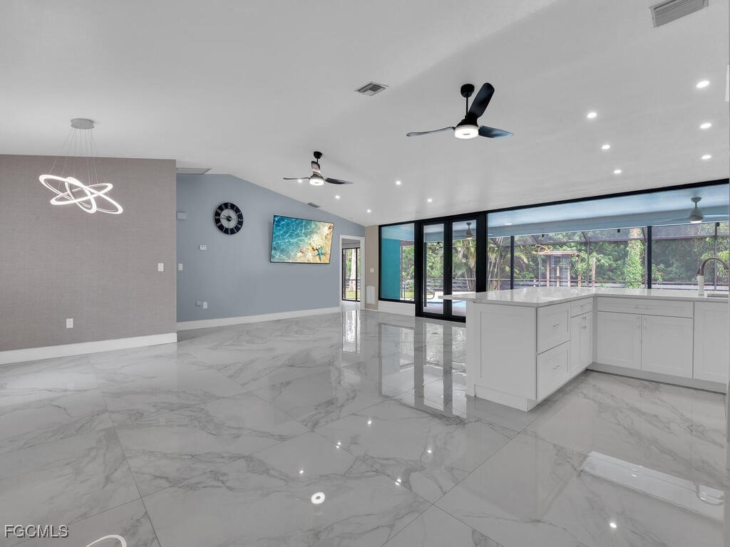 11981 Plantation Road Fort Myers FL 33966 2025010878 image10