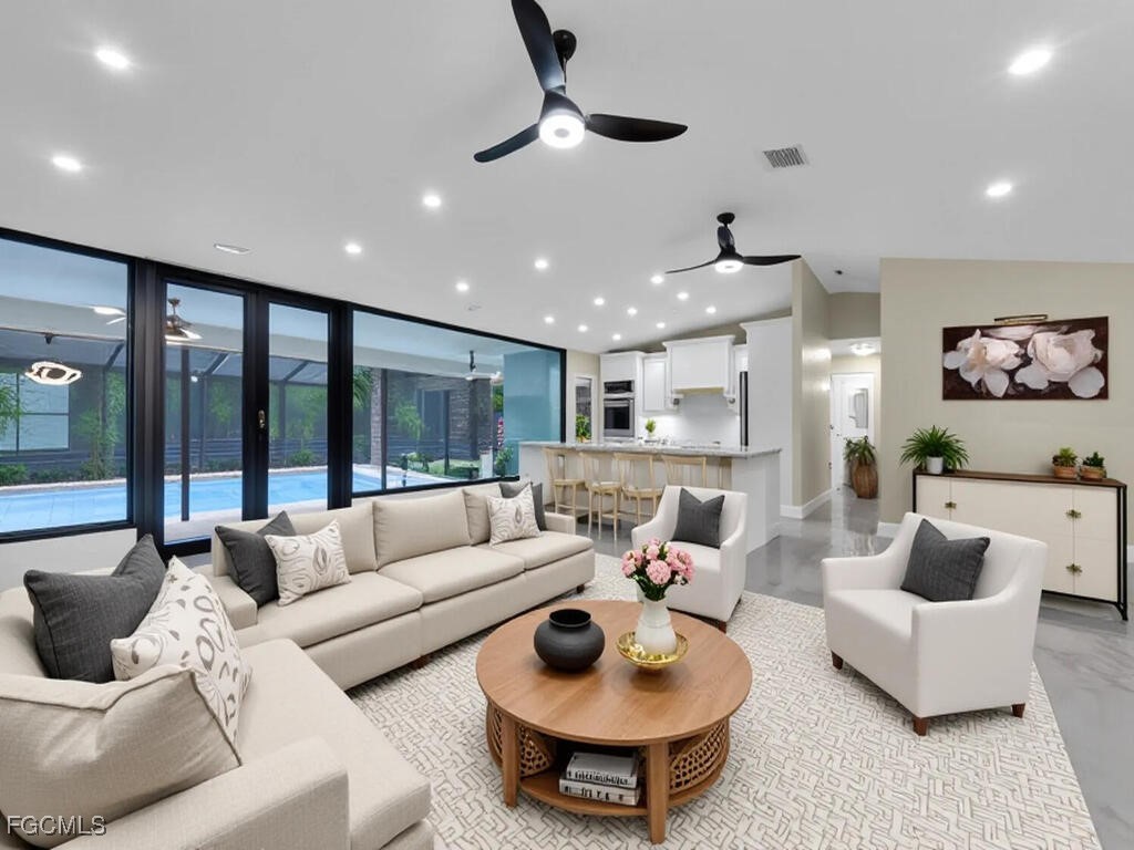 11981 Plantation Road Fort Myers FL 33966 2025010878 image7