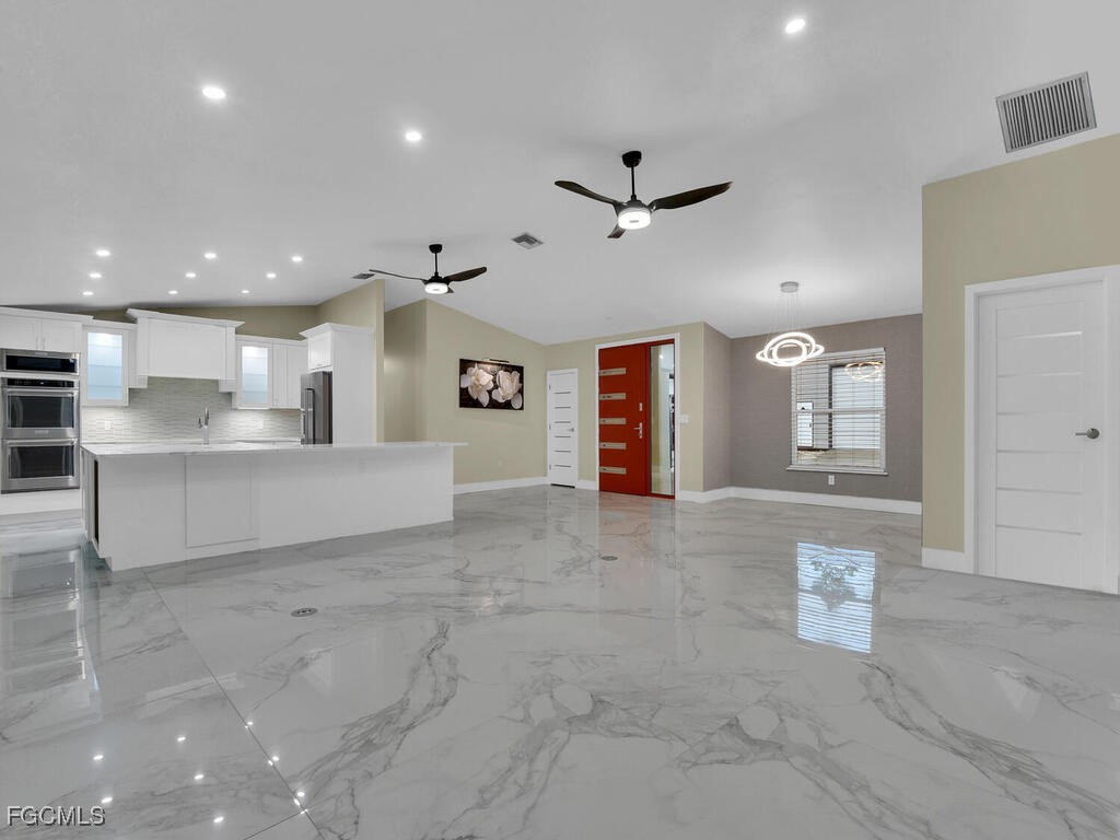 11981 Plantation Road Fort Myers FL 33966 2025010878 image8