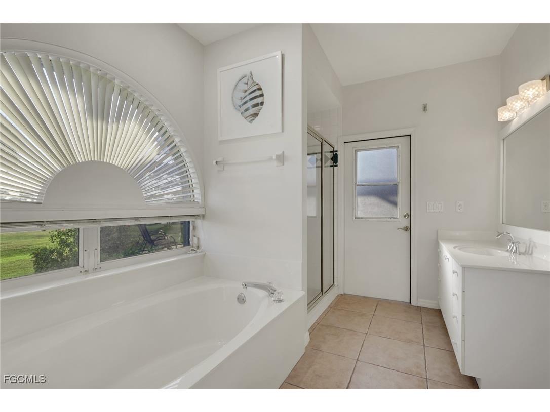 11982 Royal Tee Circle Cape Coral FL 33991 2025024301 image26