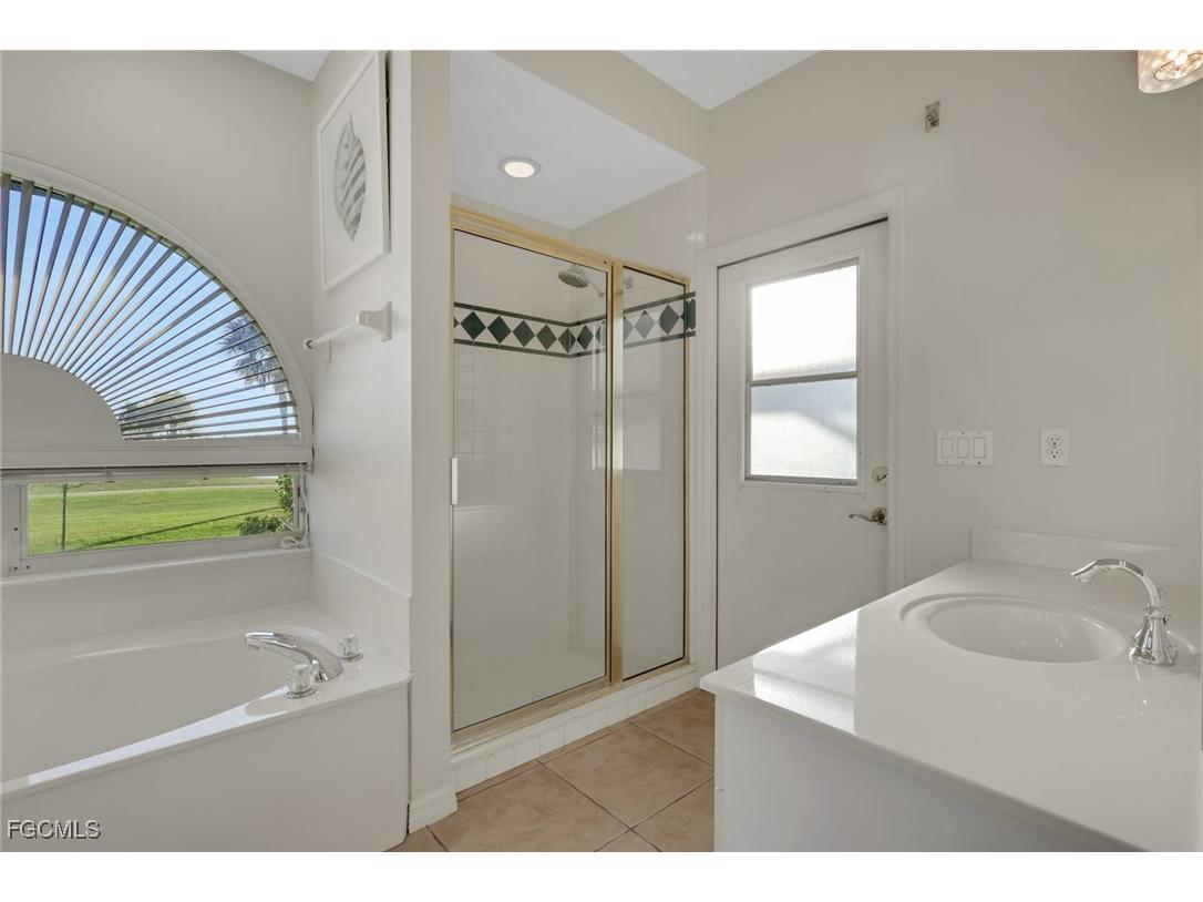 11982 Royal Tee Circle Cape Coral FL 33991 2025024301 image27