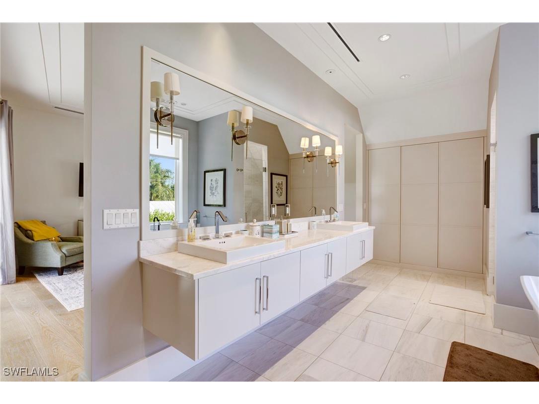 12 6th Street S Naples FL 34102 225058748 image27