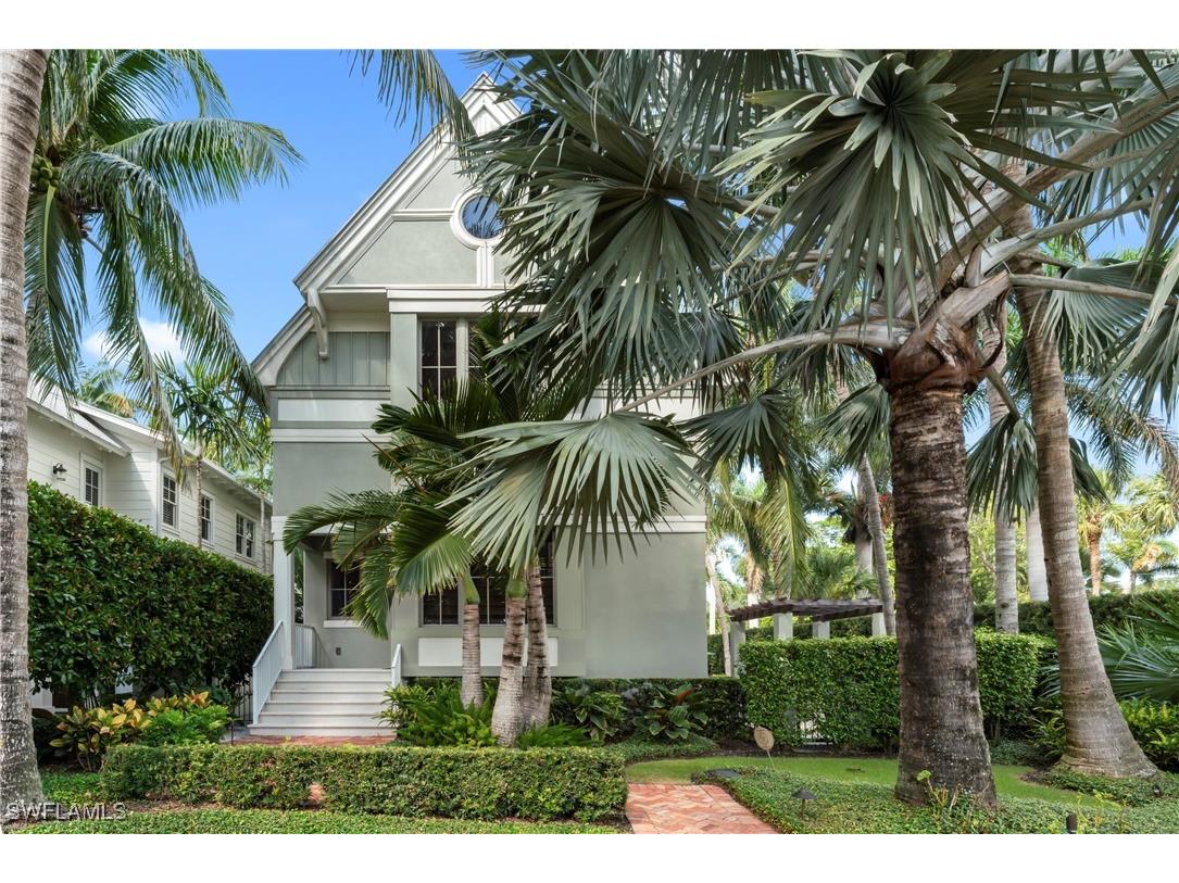 12 6th Street S Naples FL 34102 225082007 image1