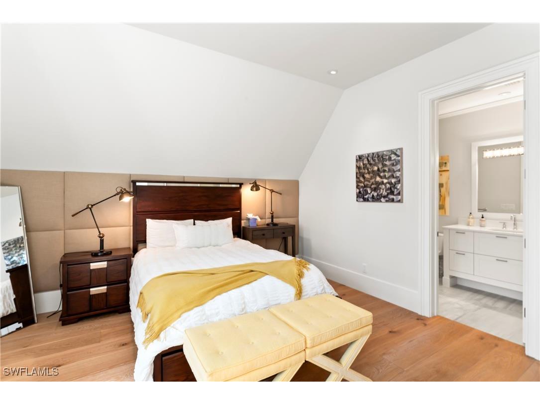 12 6th Street S Naples FL 34102 225082007 image15