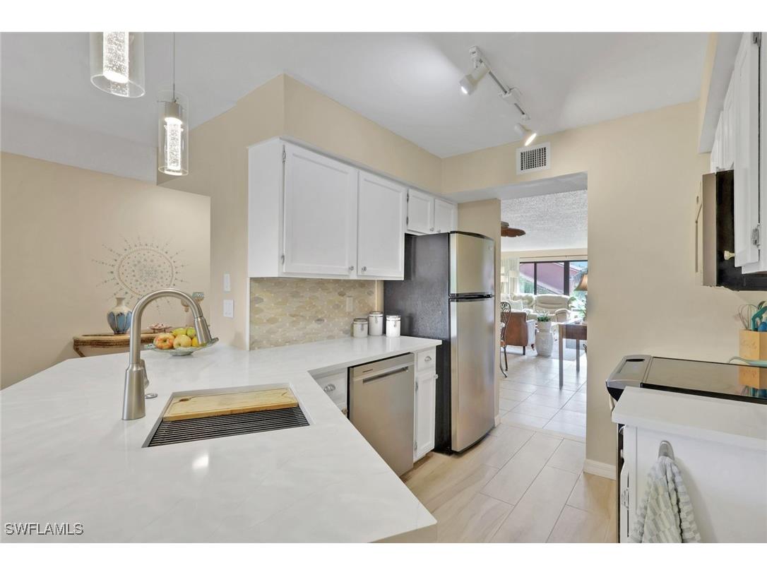 120 Cypress Way E #B5 Naples FL 34110 225081051 image3