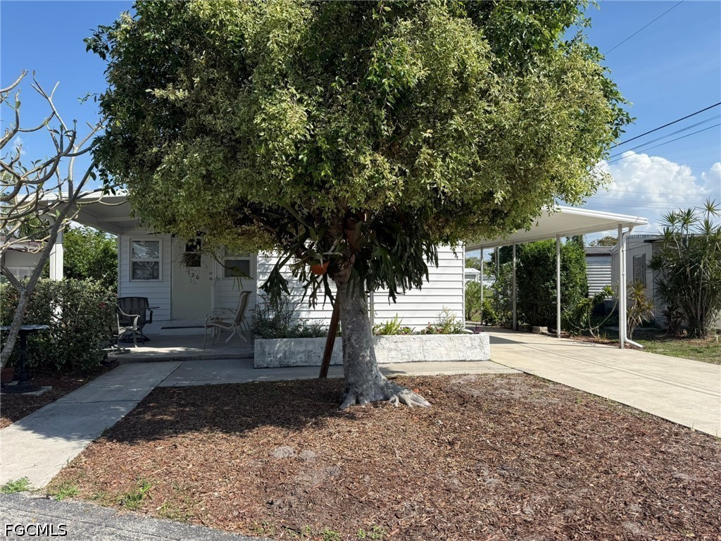 120 Lantern Place North Fort Myers FL 33917 2026014552 image1