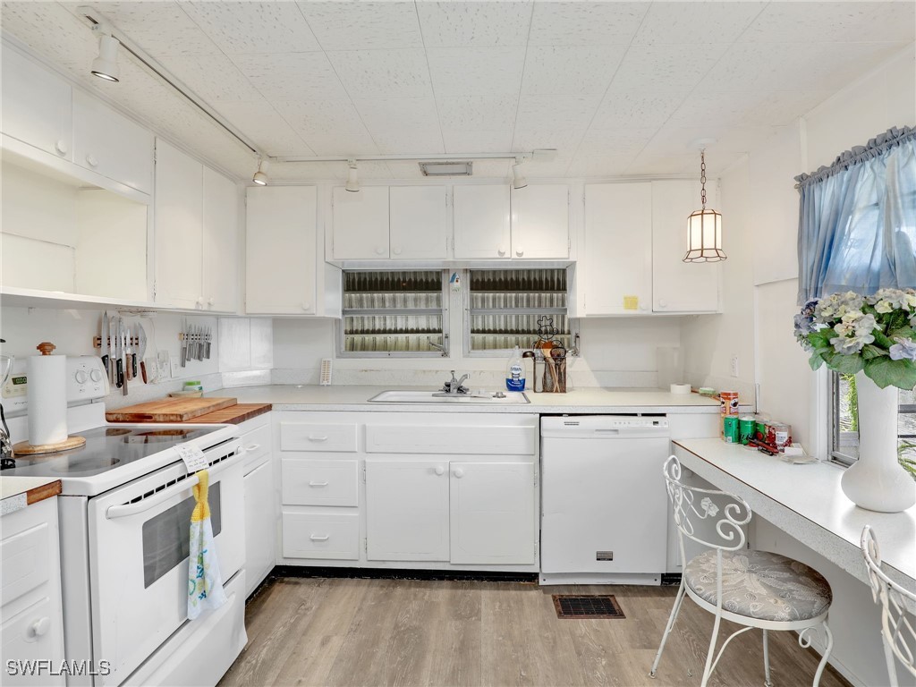 120 Torch Lane North Fort Myers FL 33917 224077490 image1
