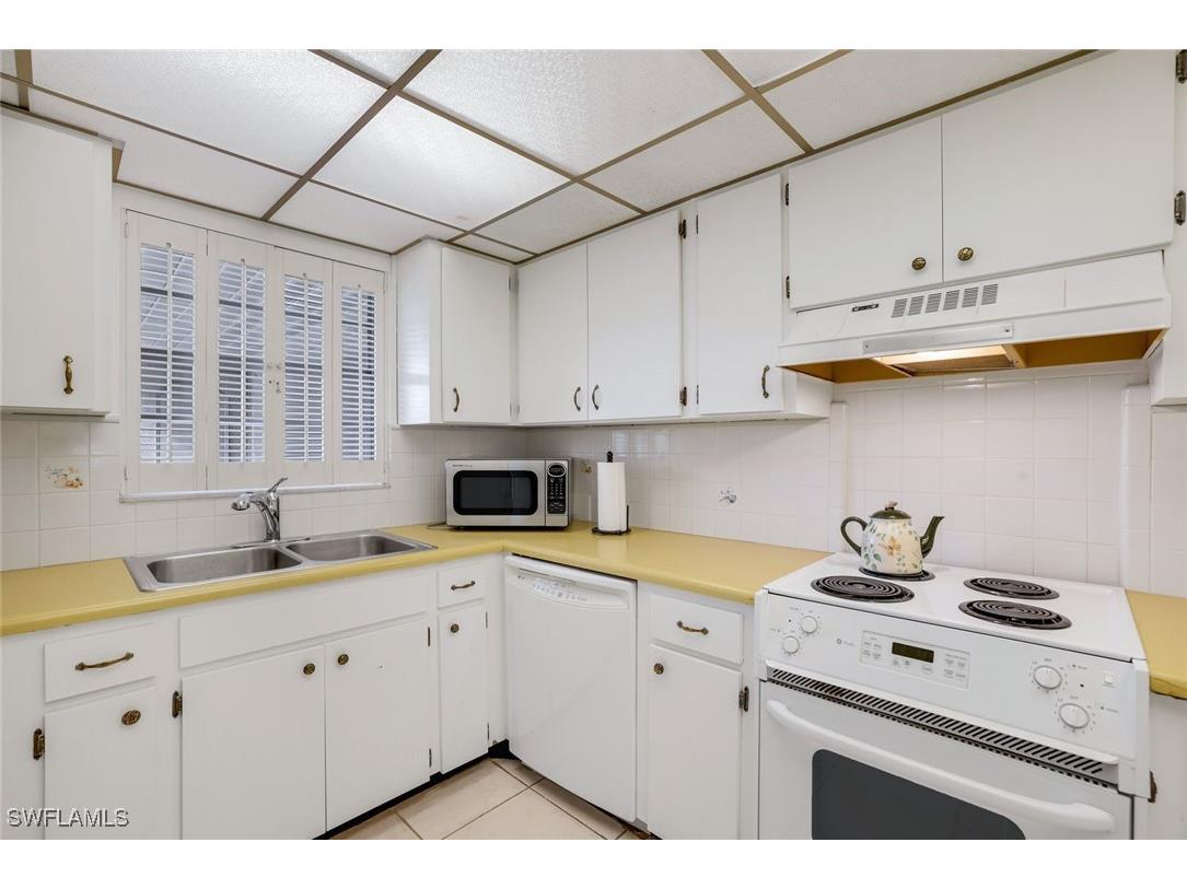 1200 Cherrystone Court #B209 Naples FL 34102 224091962 image19