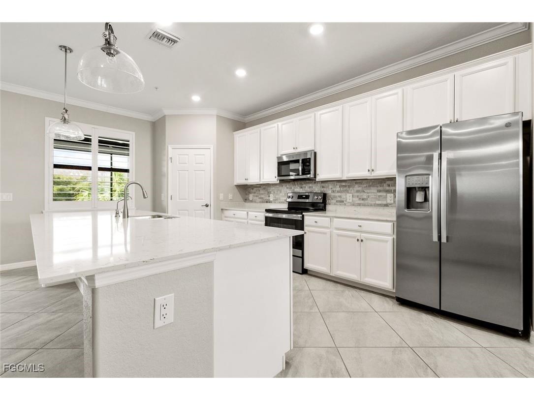 12023 Hawthorn Lake Drive #202 Fort Myers FL 33913 2025002975 image9