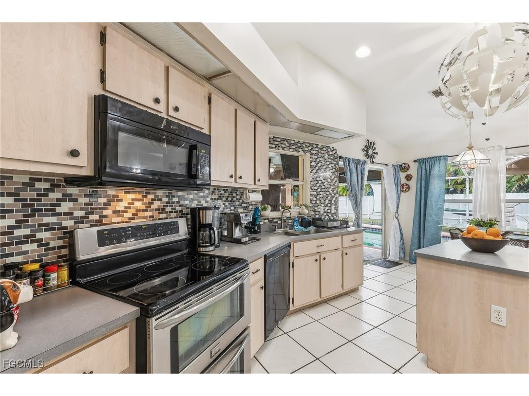 1203 SE 27th Street Cape Coral FL 33904 2025023111 image10