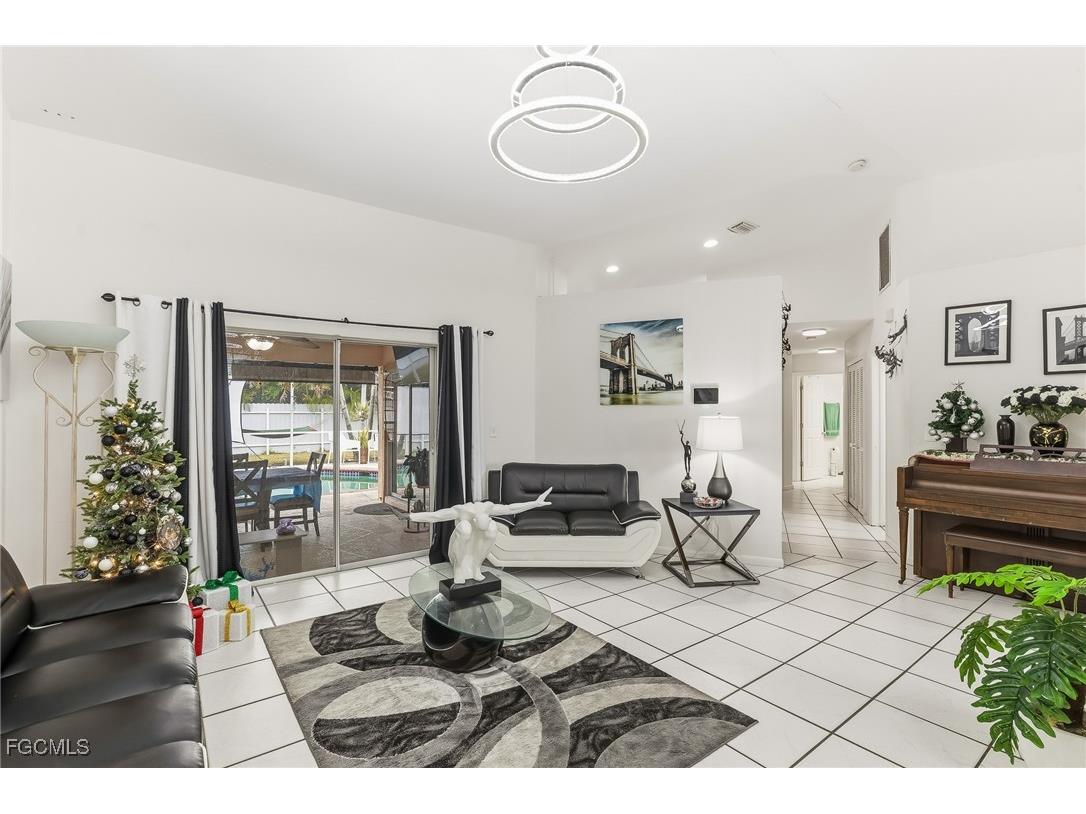 1203 SE 27th Street Cape Coral FL 33904 2025023111 image6