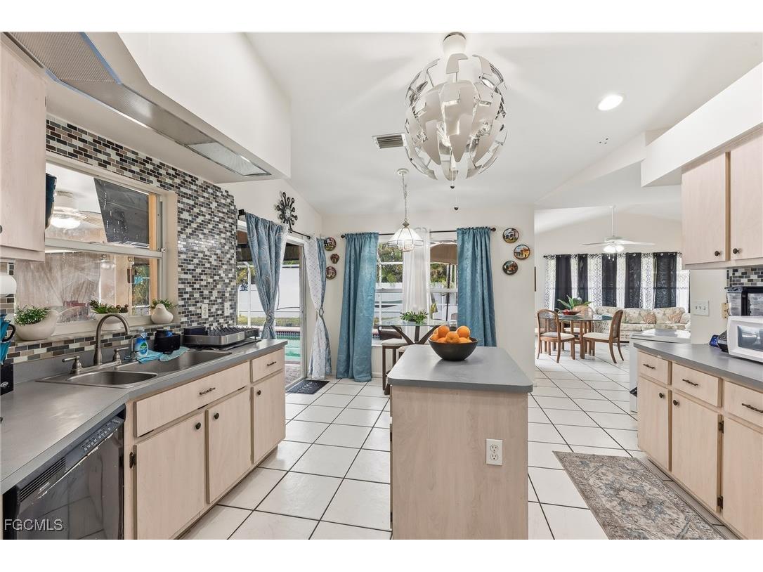 1203 SE 27th Street Cape Coral FL 33904 2025023111 image8