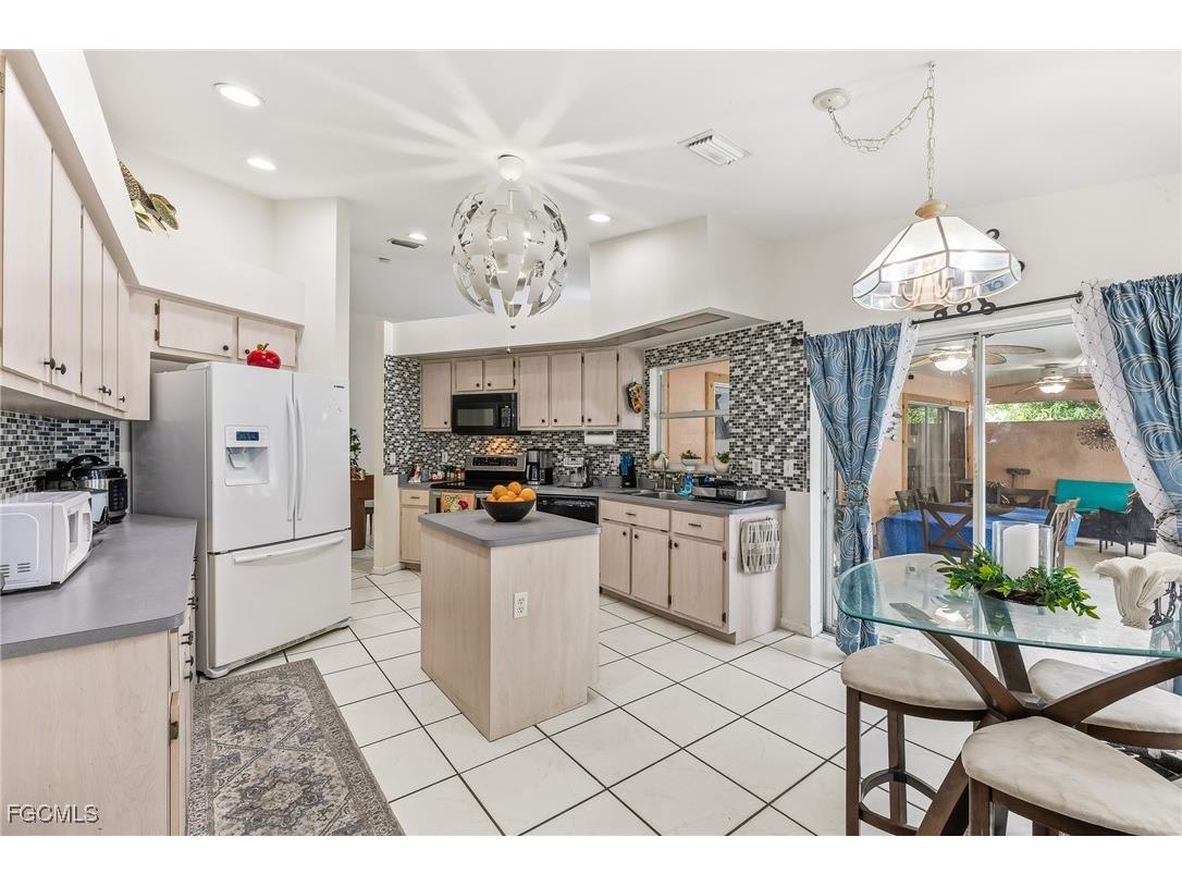 1203 SE 27th Street Cape Coral FL 33904 2025023111 image9