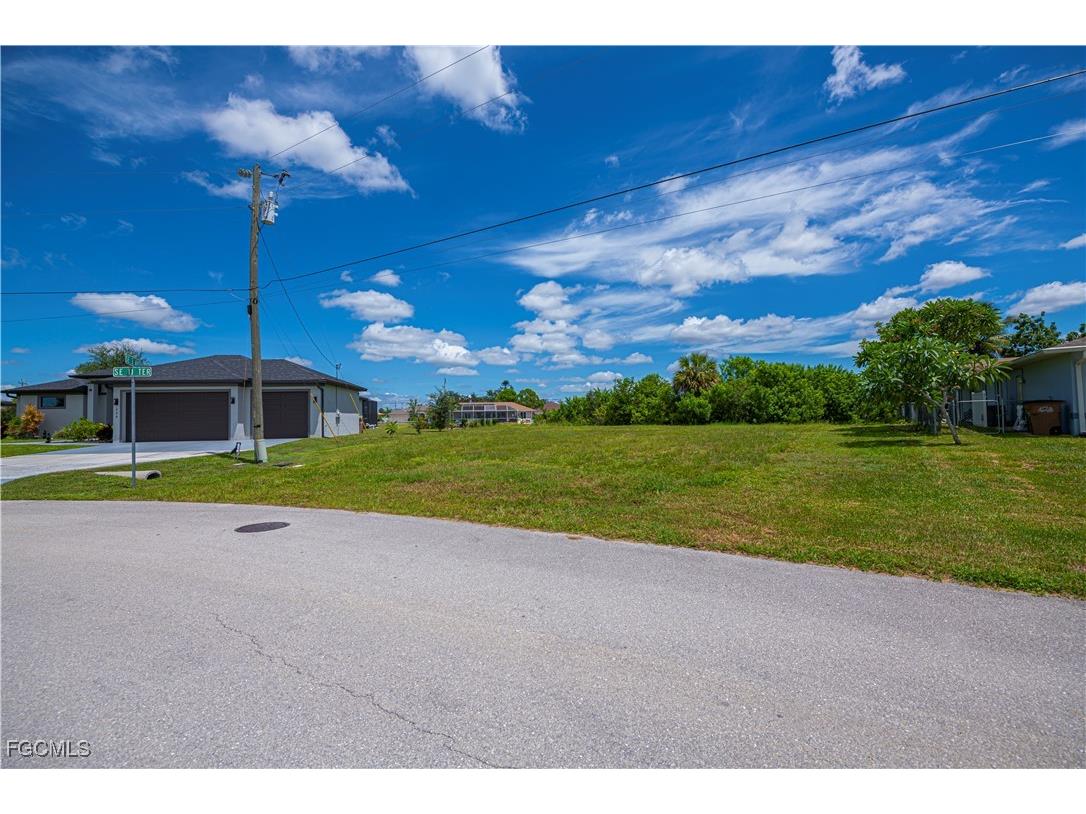 1203 SE 3rd Avenue Cape Coral FL 33990 2025008276 image10