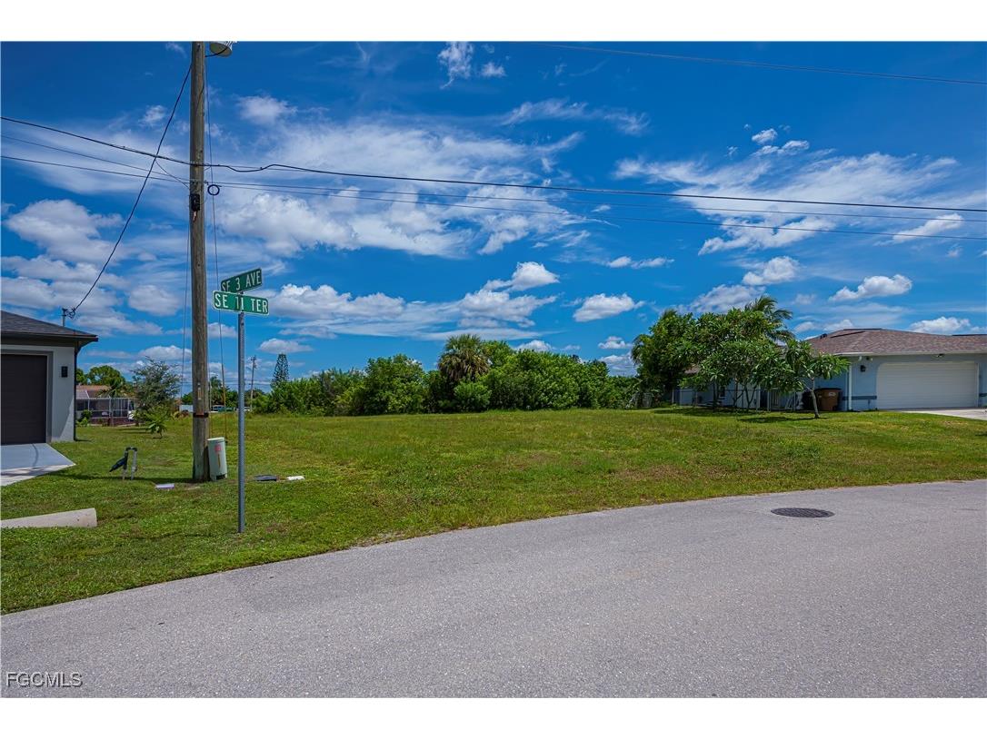 1203 SE 3rd Avenue Cape Coral FL 33990 2025008276 image11