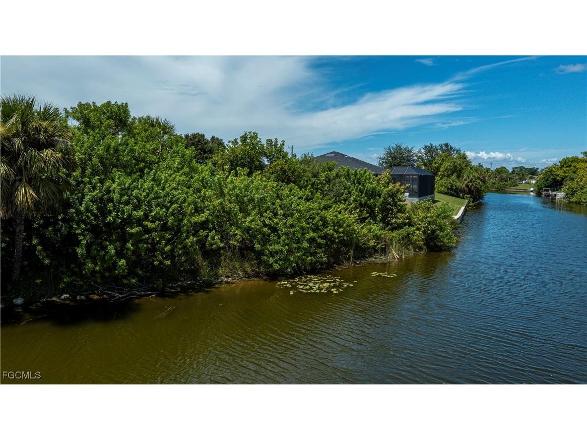 1203 SE 3rd Avenue Cape Coral FL 33990 2025008276 image13