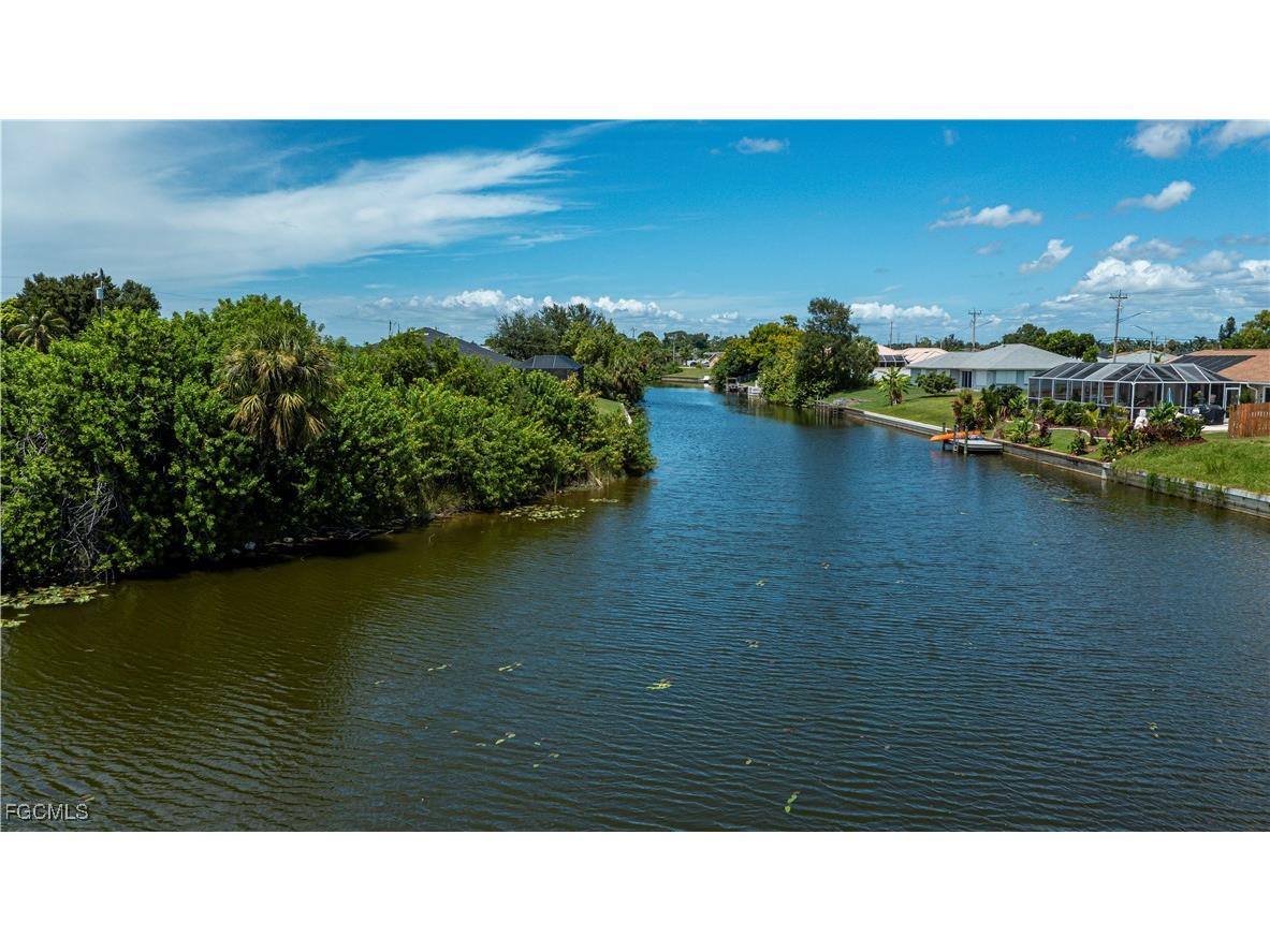 1203 SE 3rd Avenue Cape Coral FL 33990 2025008276 image16