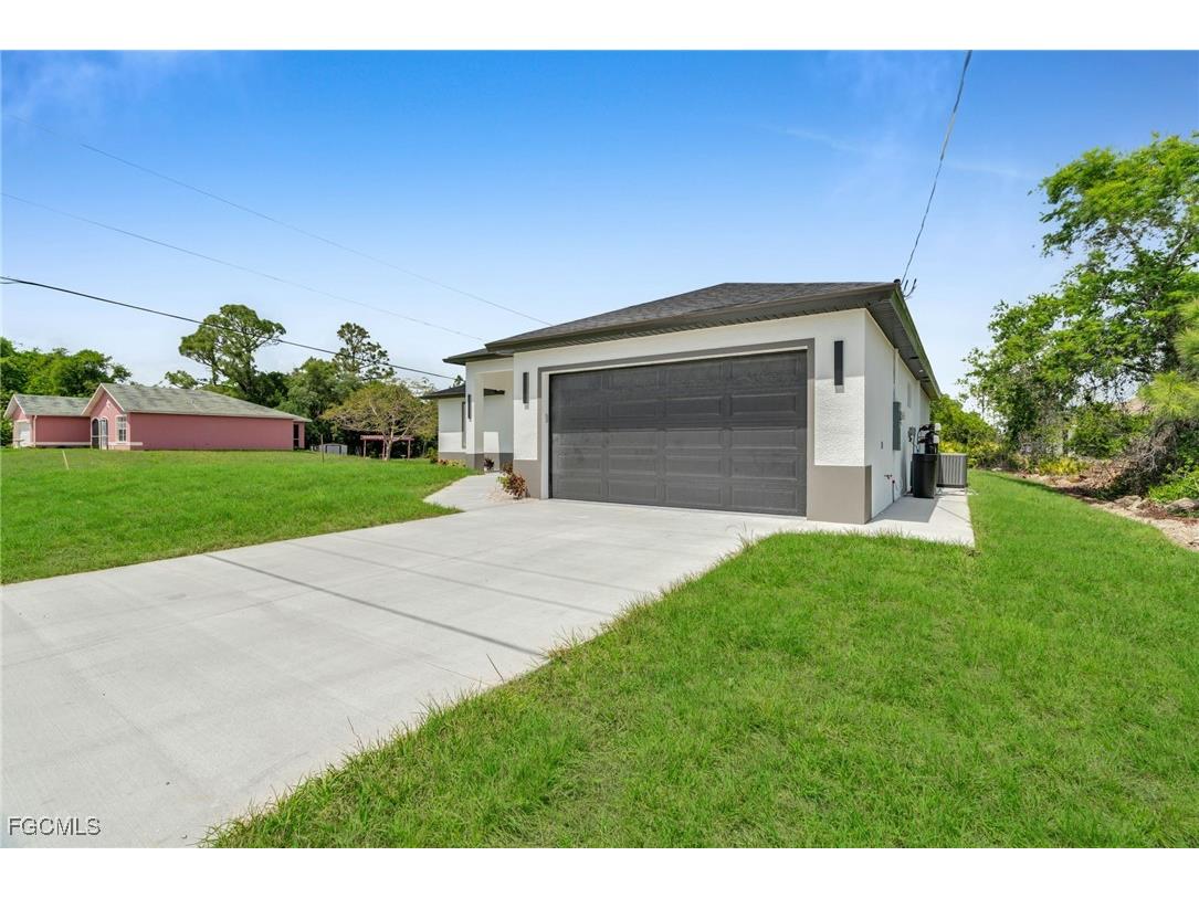 1204 Flora Avenue N Lehigh Acres FL 33971 2025012258 image3