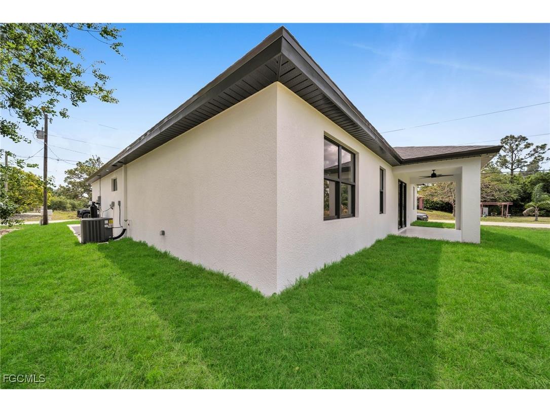 1204 Flora Avenue N Lehigh Acres FL 33971 2025012258 image38