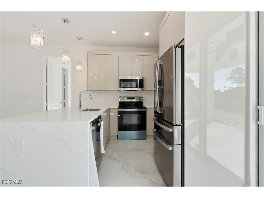 1204 NE 19th Terrace Cape Coral FL 33909 2025022223 image13