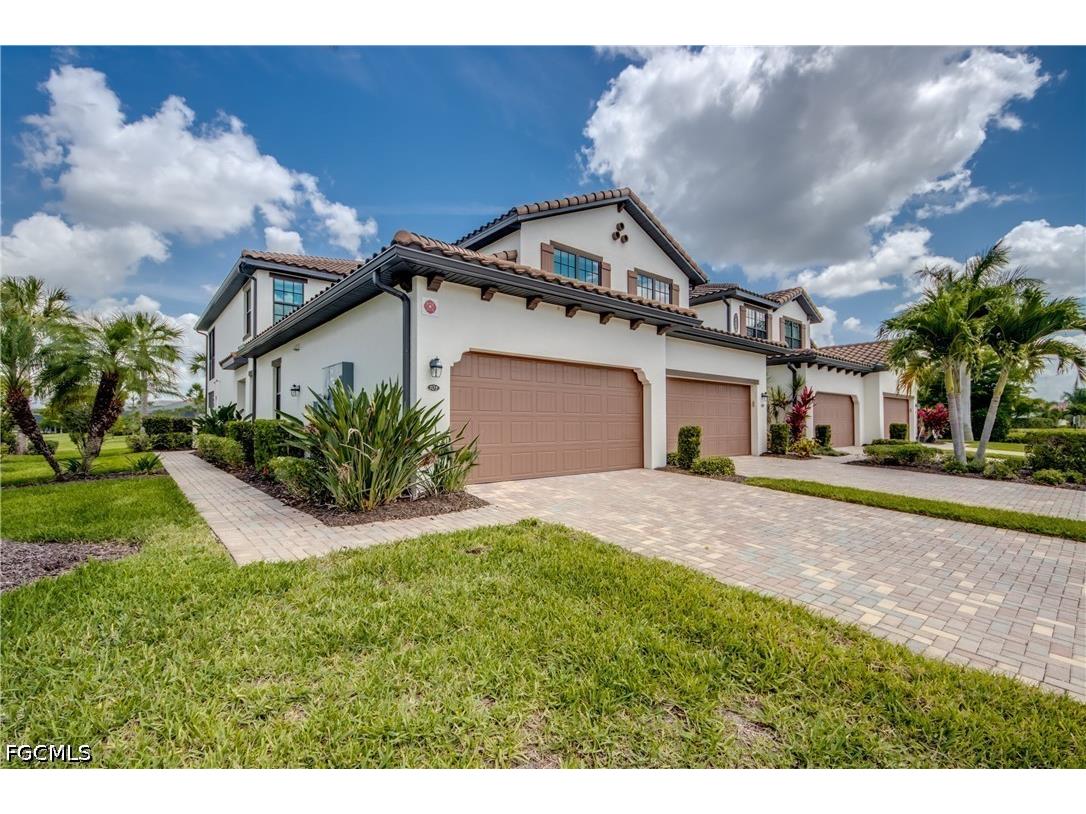 12048 Hawthorn Lake Drive #101 Fort Myers FL 33913 2026014381 image1