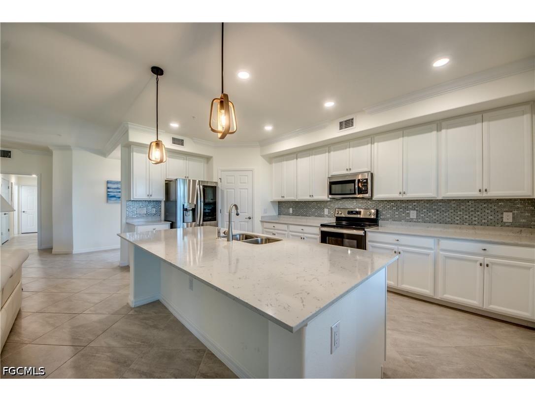 12048 Hawthorn Lake Drive #101 Fort Myers FL 33913 2026014381 image3