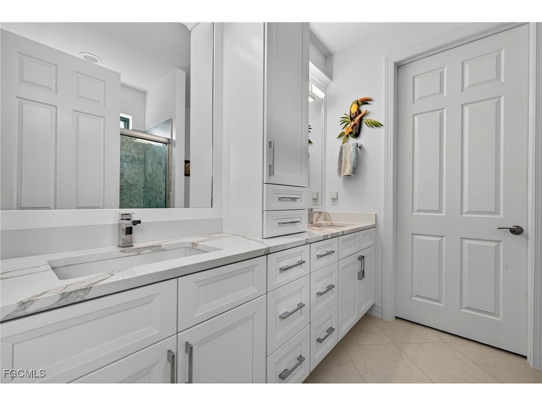 12048 Moorhouse Place Fort Myers FL 33913 2025026233 image16