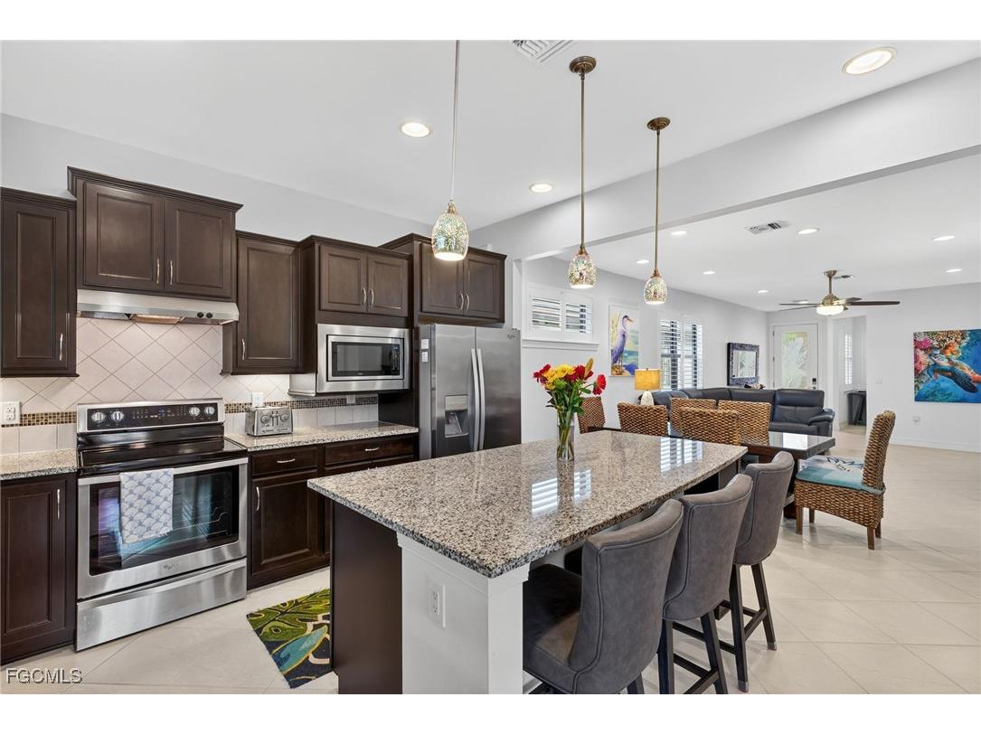 12048 Moorhouse Place Fort Myers FL 33913 2025026233 image4