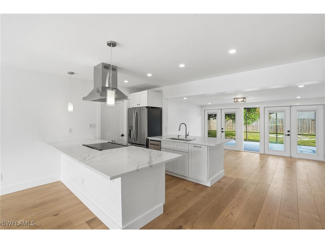 1205 Hilltop Drive Naples FL 34103 225077287 image1