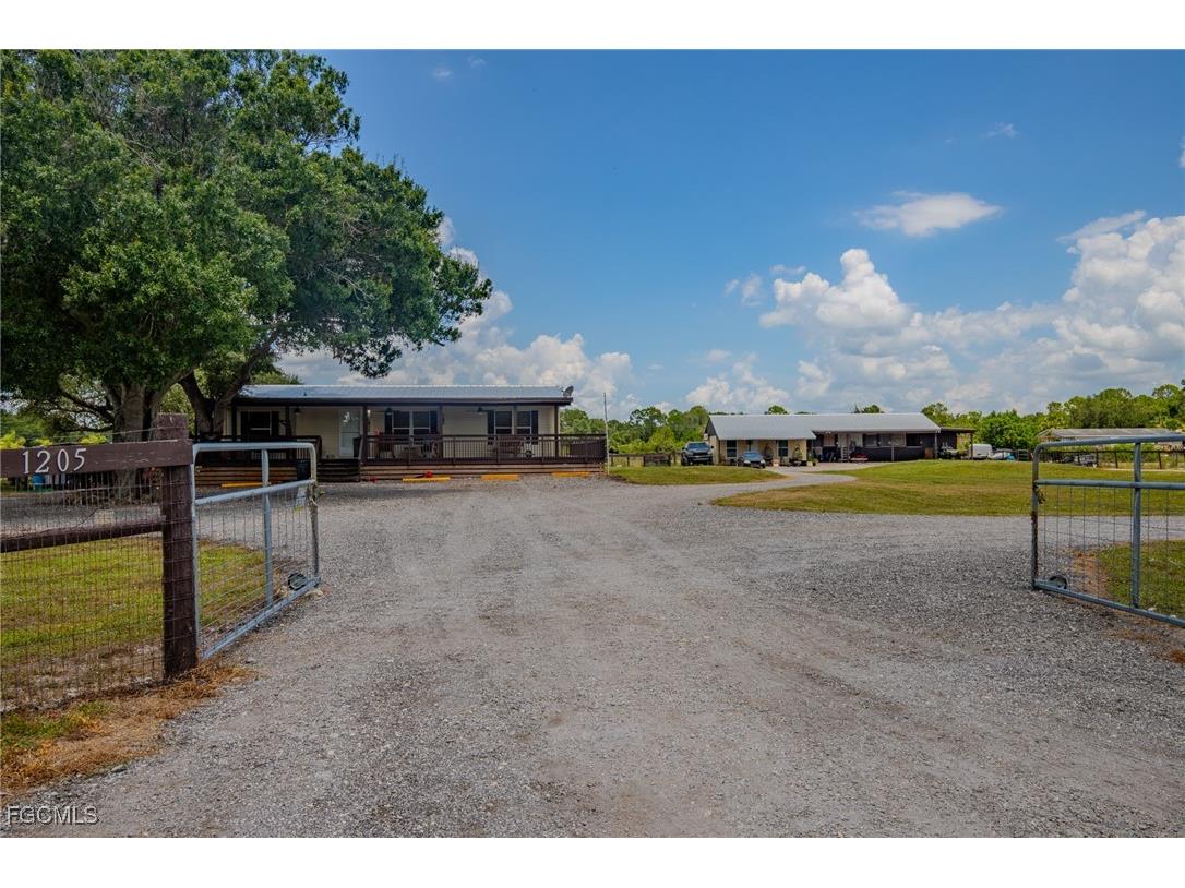 1205 Inverness Avenue Clewiston FL 33440 2025004402 image1