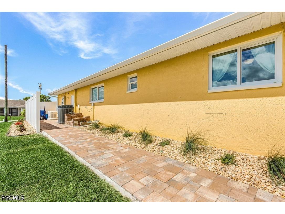 1205 NE 11th Terrace Cape Coral FL 33909 2026025460 image11