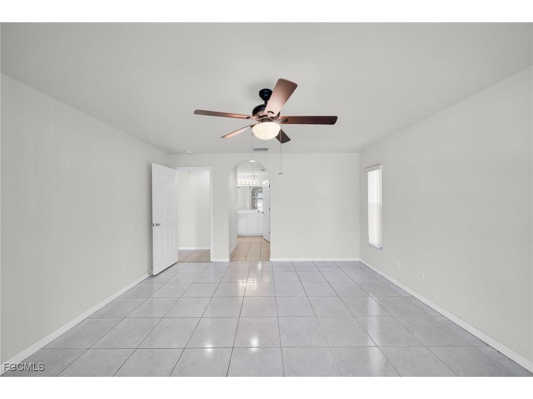 1205 SW 14th Terrace Cape Coral FL 33991 2025016118 image20