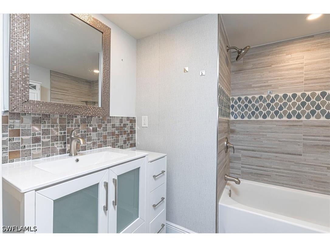 1205 Wildwood Lakes Boulevard #206 Naples FL 34104 226024872 image11